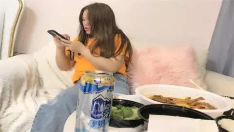 约炮达人出征良家肥臀少妇吃饱喝足激情开操
